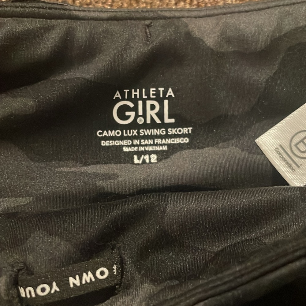 Athleta Girl camo skort in black/gray - size L (12). - Picture 3 of 6